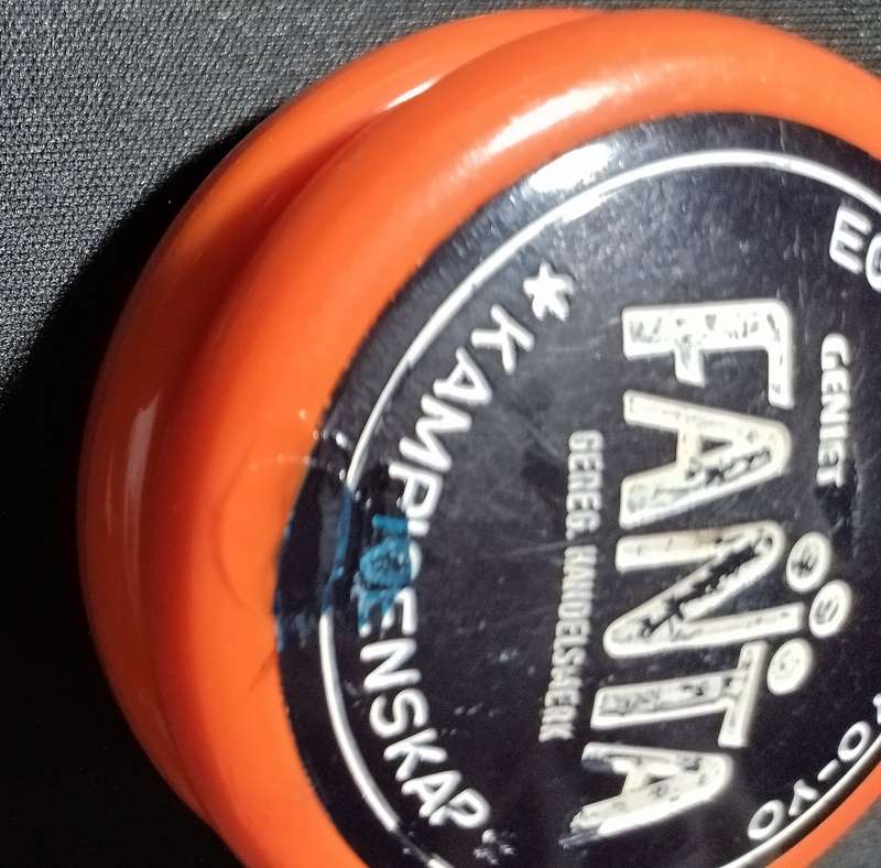 VINTAGE SOUTH AFRICAN ENG/AFRIKAANS FANTA RUSSELL YOYO !!!!!!