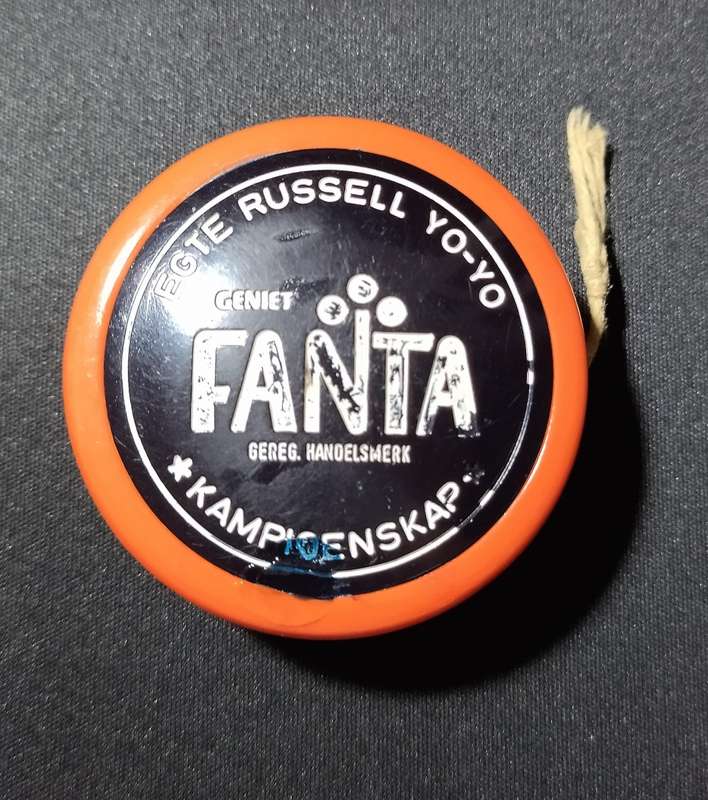 VINTAGE SOUTH AFRICAN ENG/AFRIKAANS FANTA RUSSELL YOYO !!!!!!