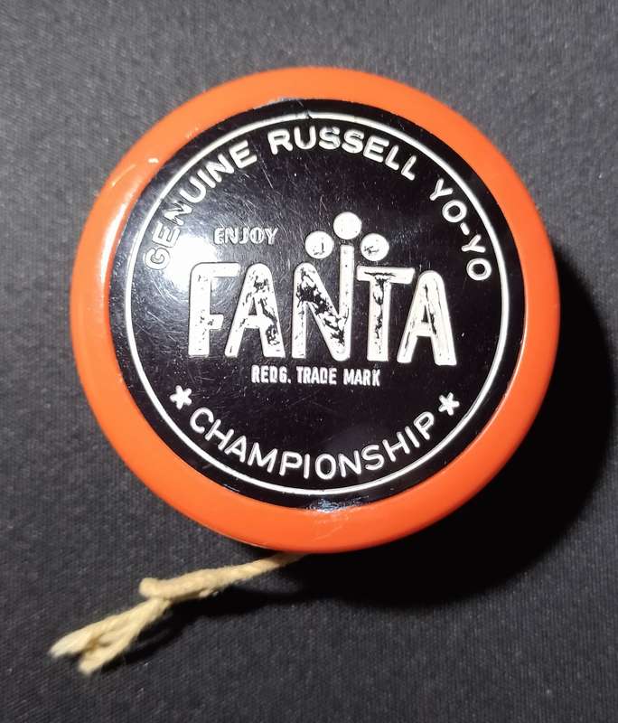 VINTAGE SOUTH AFRICAN ENG/AFRIKAANS FANTA RUSSELL YOYO !!!!!!