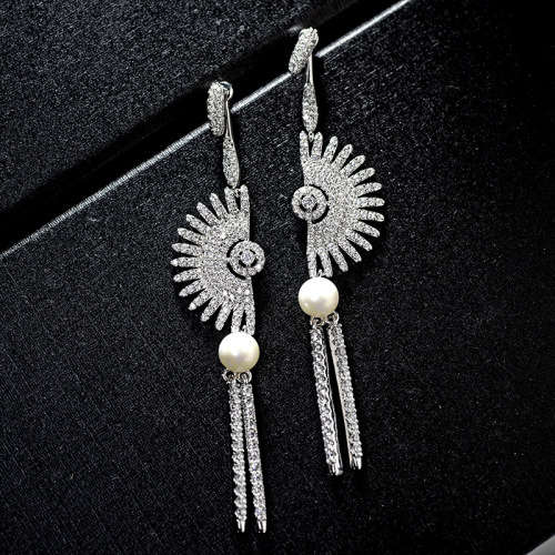 FASHIONABLE CUBIC ZIRCON EARRING