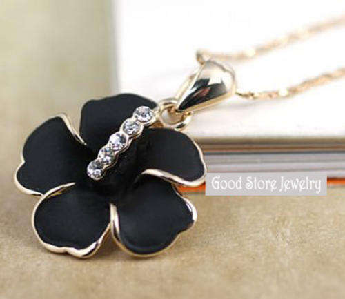 STRIKING ROSE SWAROVSKI PENDANT on chain IN 18KGP
