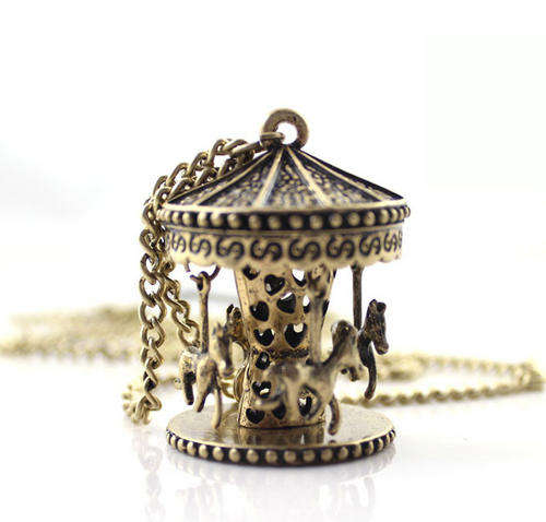 FASHIONABLE ROTATE DUMMY HORSE NECKLACE