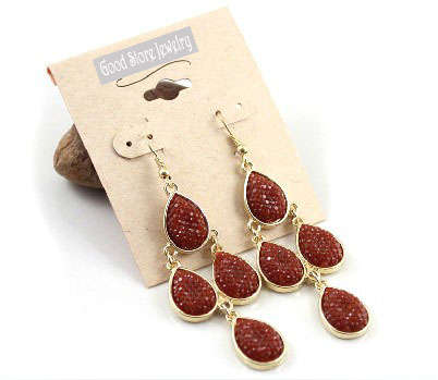 !!! NEW ARRIVAL!!! FASHIONABLE EARRINGS IN RED