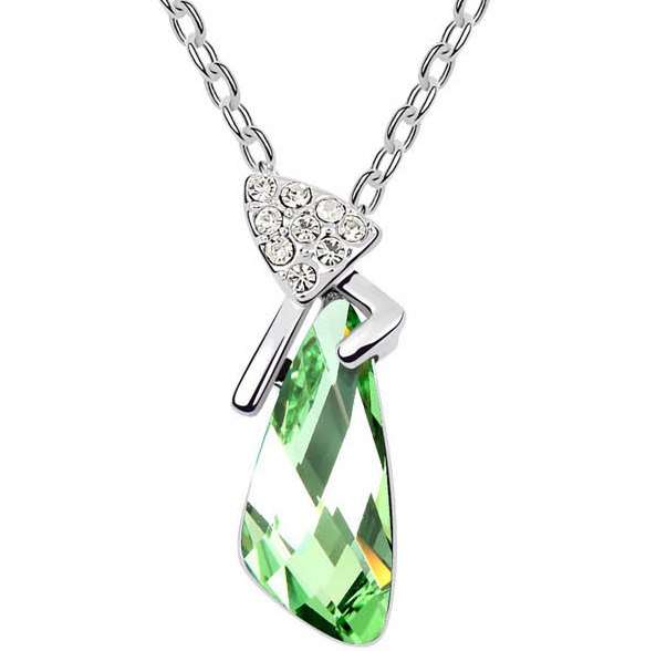 STUNNING SWAROVSKI PERIDOT NECKLACE IN 18KGP