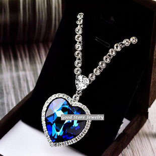 !!! last one in stock !! STUNNING ROYAL BLUE SWAROVSKI HEART NECKLACE IN 18KGP