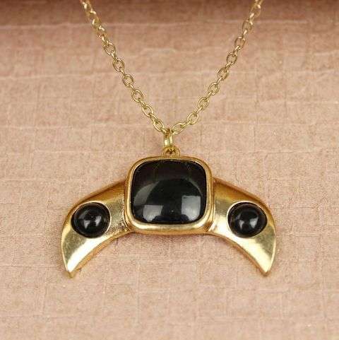 !!! NEW ARRIVAL!!!  FASHIONABLE HORN NECKLACE