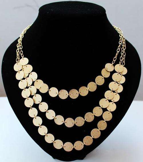 !!! NEW ARRIVAL!!!  FASHIONABLE  NECKLACE IN  SILVER COLOR