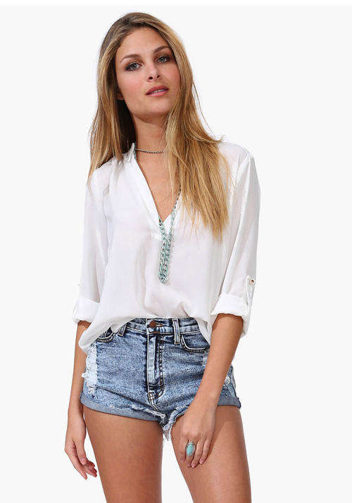 !!! NEW ARRIVED !!!Stuning V-Neck Shirt in white color in size 32