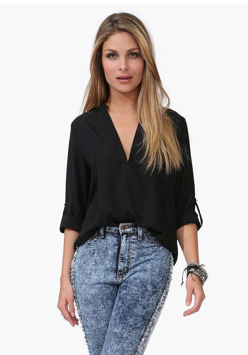 !!! NEW ARRIVED !!!Stuning V-Neck Shirt in black color