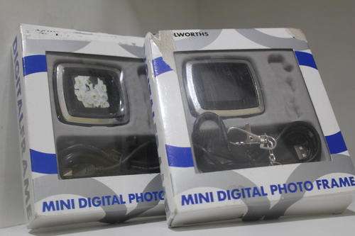 MINI DIGITAL PHOTO FRAMES