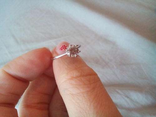 0.9crt DIAMOND ENGAGEMENT RING!!