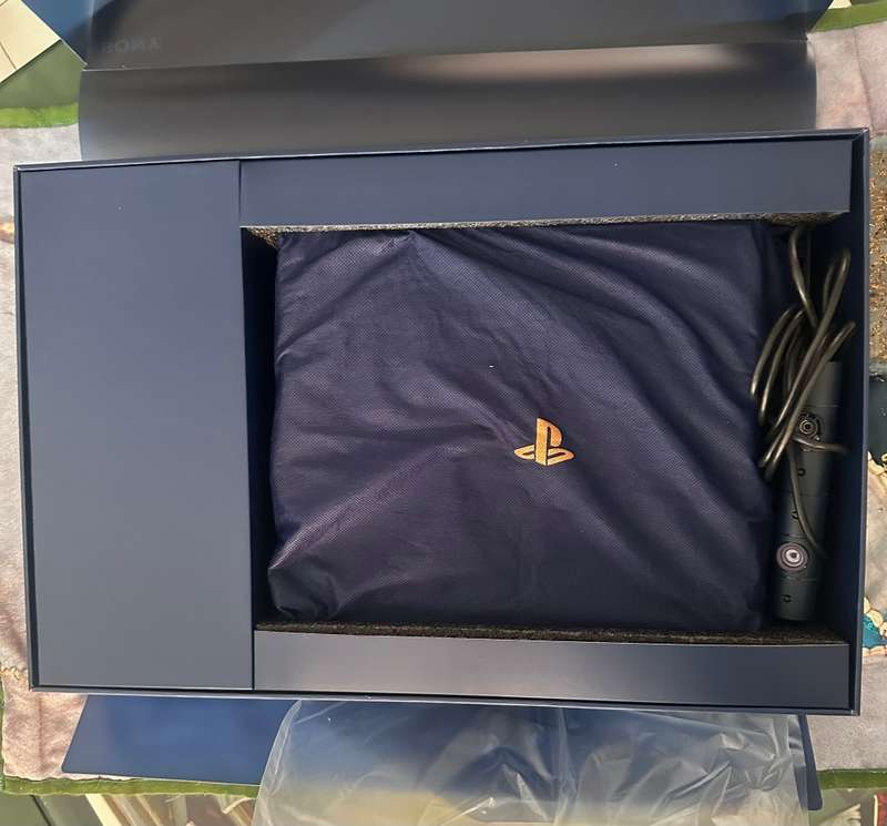 *BLACK FRIDAY* PlayStation 4 pro 500 million Limited edition  2TB Gaming Console