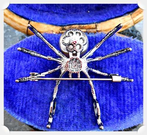 A Magnificent Black Widow Pearl Fashion Brooch A Stunning piece