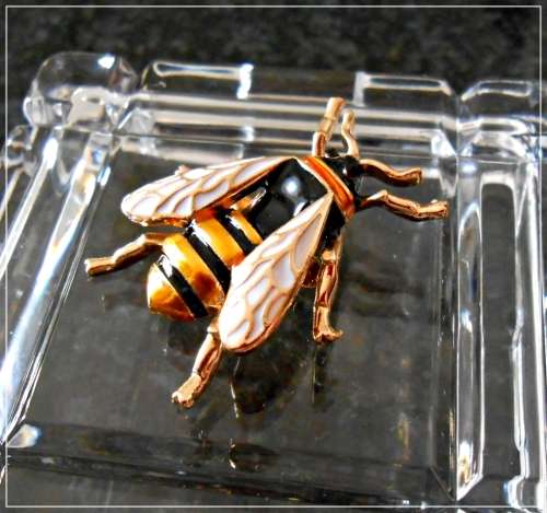 Gorgeous little Cast Metal Honey Bee Brooch painted with Enamel