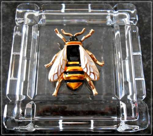 Gorgeous little Cast Metal Honey Bee Brooch painted with Enamel