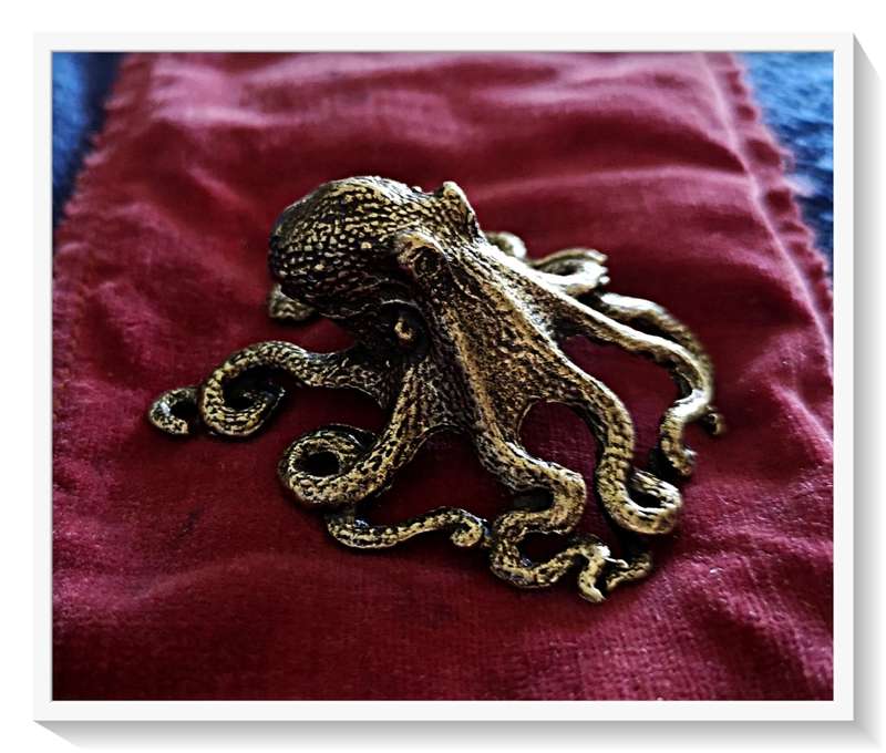 A Little Creature Feature Miniature Cast Metal Octopus for any Lovecraft Aficionado [Decor]