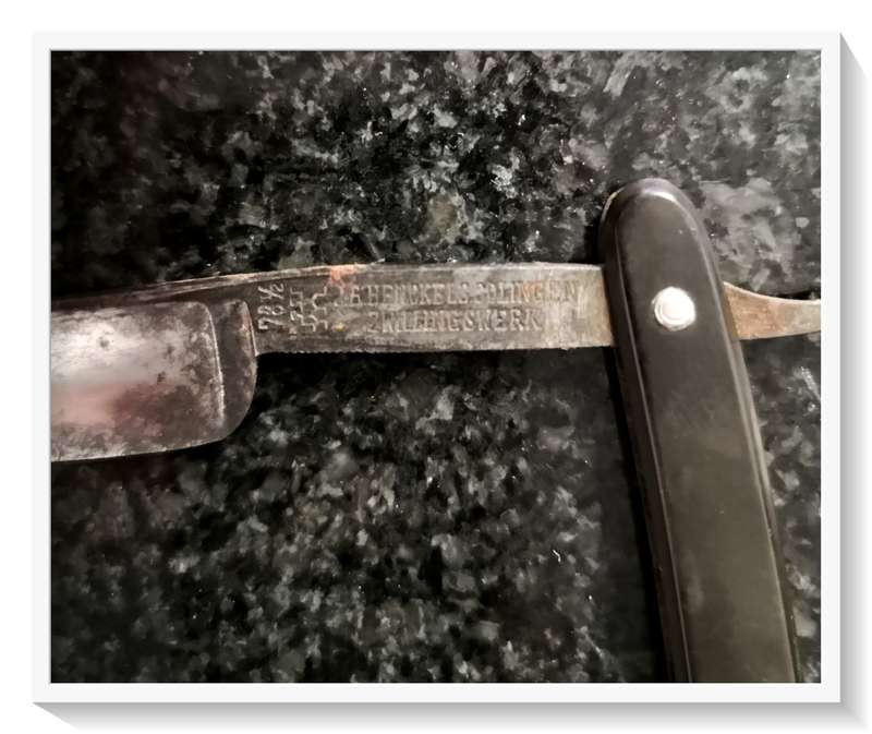 A German Vintage Razor blade with Bakelite and steel blade (with an Invicta Box )