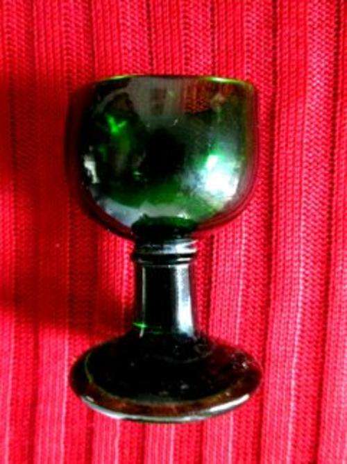 Green Glass Stand Holder / Vintage Eye Bath - In Mint Condition - See photo.