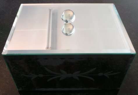 A Large Mirrored Jewelry Box [200mm x 150mm] - Inlay Pattern on Frontal Side - Gorgeous Piece***