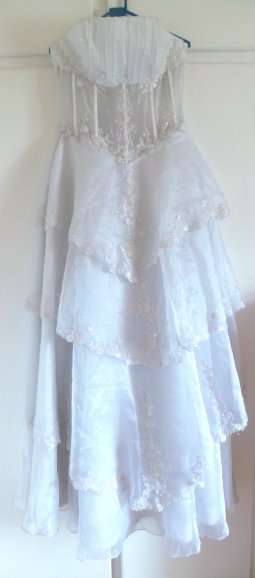 Size 36 - 2nd Hand - White Wedding Dress with Lovely Beadwork - See photo.