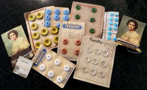 SALE Spectacular & Colourful Range of Vintage [1950s - 1960s] Buttons***