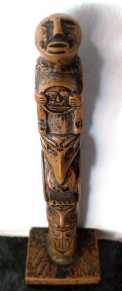 Small Totem Pole Ornament - Very Realistic - Height: 190mm