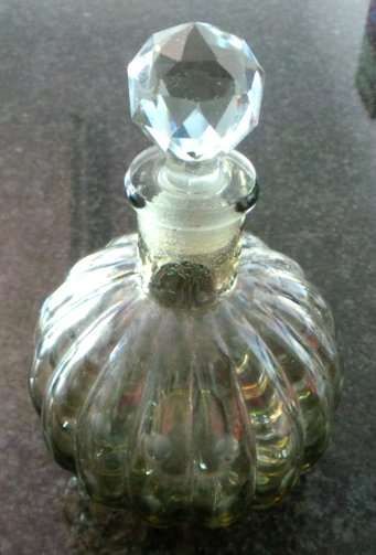 REALLY Beautifull Smokey Perfume Bottle with Decorative Round Textile Cuts with Solid Glass Stopper