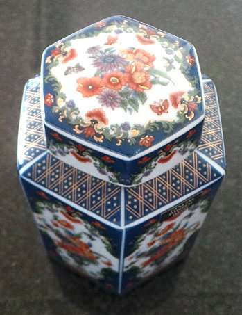Absolutely Superb Quality IMARI Jar - Hexagonal Design - Surface Covered in Detailed Illustrations
