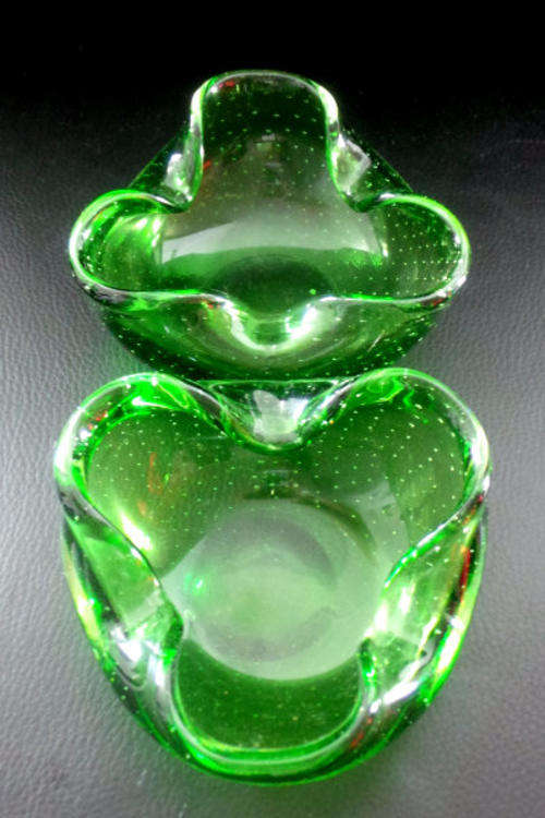 Two Stunning VINTAGE Triangular Glass Ashtrays in Bright Green with Tiny Bubbles Inside***