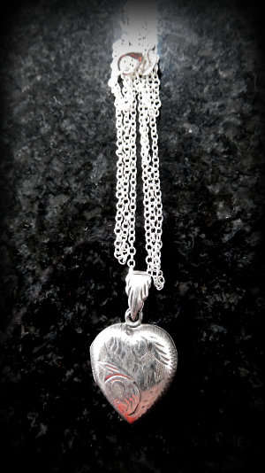 Heart-Shaped Genuine Silver Vintage Locket with silver chain *****