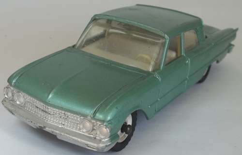 Dinky Toys #148 Ford Fairlane RARE METALLIC GREEN 1965 Made in England Die Cast