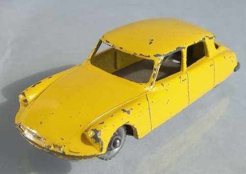 MATCHBOX Lesney 1-75 Series Regular Wheels #66 Citroen DS19 1959 Vintage model SILVER PLASTIC WHEELS