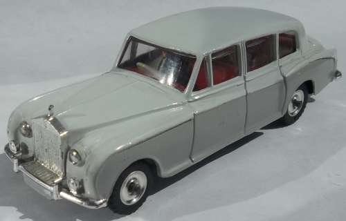 DINKY ROLLS ROYCE PHANTOM V #198 MADE IN ENGLAND DURING THE 1960'S DIE CAST MODEL RARE VARIATION