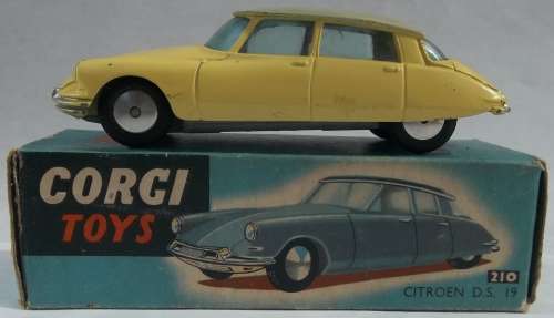 Corgi #210 Citroen DS 19 BOXED made in England 1960s with Membership Form Rare