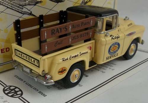 Matchbox Collectibles 1957 Chevy 3100 Bakkie BOXED 1:43 Scale Model Die Cast