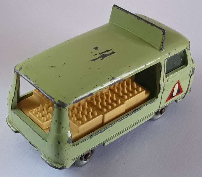 MATCHBOX MOKO Lesney 1-75 Series Regular Wheels #21 Commer Bottle Float MILK Rare bottle on door