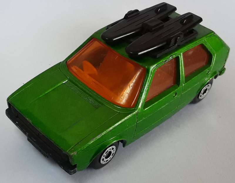 MATCHBOX Lesney Superfast #7 VW Golf 1978 VINTAGE Model England Vintage VOLKSWAGEN ( 2 SURFBOARDS )