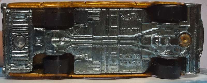 Hot Wheels 1963 Ford Thunderbird Made in 2004 Matchbox Scale Model Metal Base HOTWHEELS