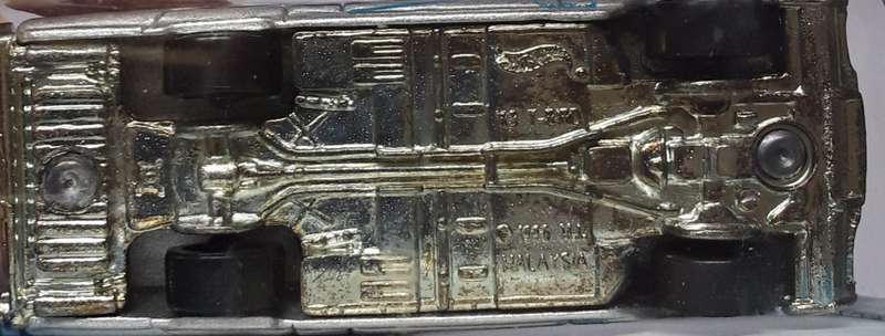 Hot Wheels 1963 Ford Thunderbird Made in 2004 Matchbox Scale Model Metal Base HOTWHEELS