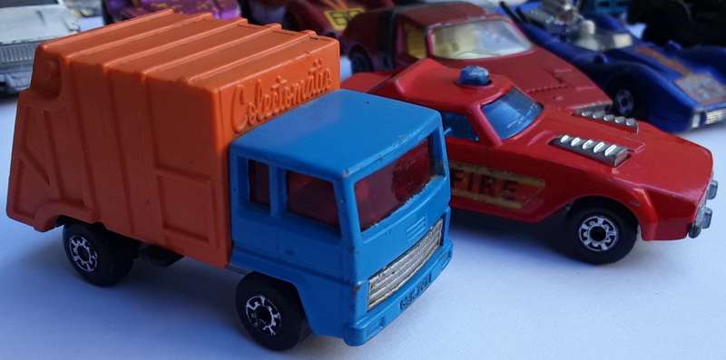 MATCHBOX & Corgi Juniors Lot of 18 ALL made in England Vintage Model Cars