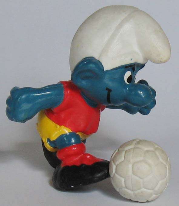 Soccer SMURF!!!!!!!!!!!!! Smurfs Peyo Schleich Vinatge 1982 Figure (More on Auction)