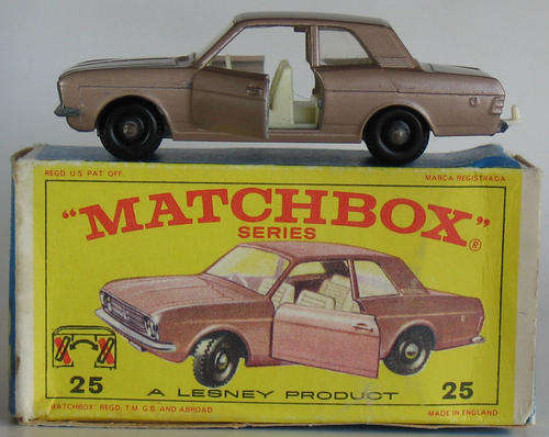 MATCHBOX Lesney 1-75 Series Regular Wheels #25 Ford Cortina (England Boxed) 1966