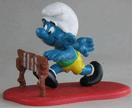 HURDLING  Smurf - 1980  -  Smurfs Peyo Schleich vintage collectable toy FIGURE