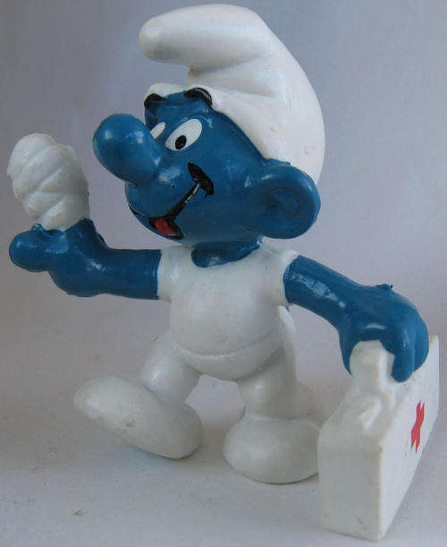 FIRST AID KIT 1978 SMURF - Peyo Schleich vintage collectable toy FIGURE