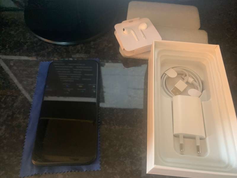 Apple iPhone XR 64GB NEW