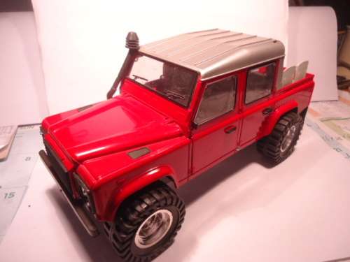 Plastic - 1/18 scale - Land Rover - Defender 130