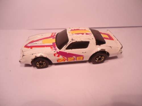 Hotwheels - # 5182 - 1988 - Camaro Z-28 - Golden hubs  - made in Malaysia