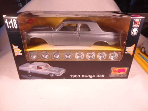Maisto -  1963 Dodge 330 - metal kit - unbuilt
