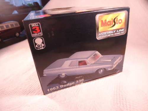 Maisto -  1963 Dodge 330 - metal kit - unbuilt