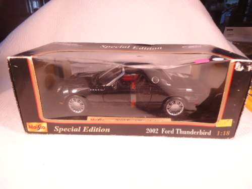 Maisto -  Ford  Thunderbird 2002